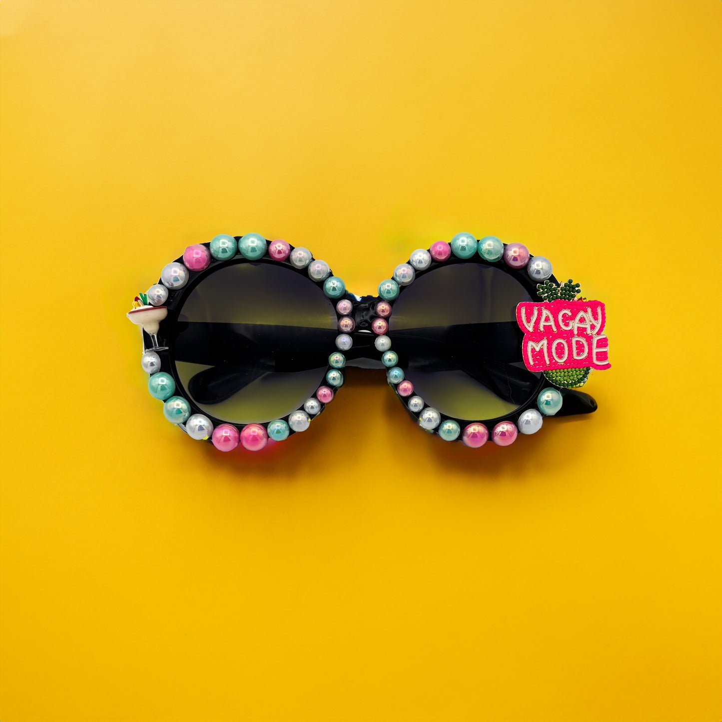 Oversized black round sunglasses w shimmery pearls